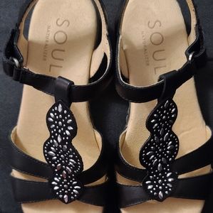 Soul Naturalizer sandals. Size 6.5 W, New without tags. Dont fit like true wide.